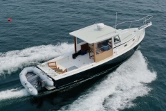 Andiamo-Underway-closeup-with-tender